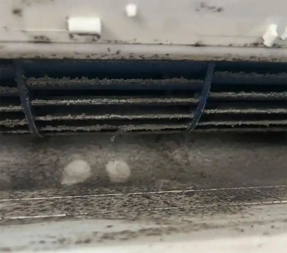 略阳空调吹的风有股烧焦味是怎么回事